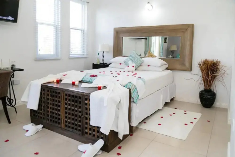1-bed Smart Access Condo Near Bob Marley Museum