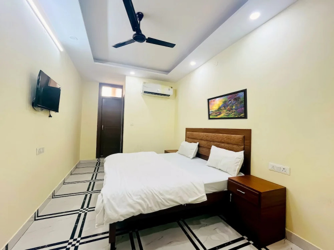 Roomshala 168 Startlight Suites