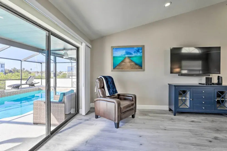 Private Dock & Saltwater Pool: Apollo Beach House