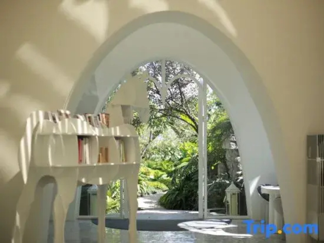 Dali Oasis  Manor