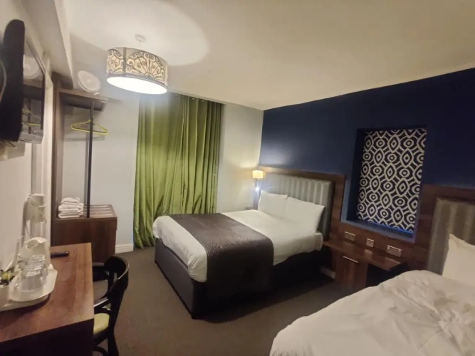 Standard Triple room
