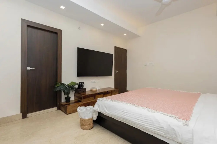 Lakeside Suites
