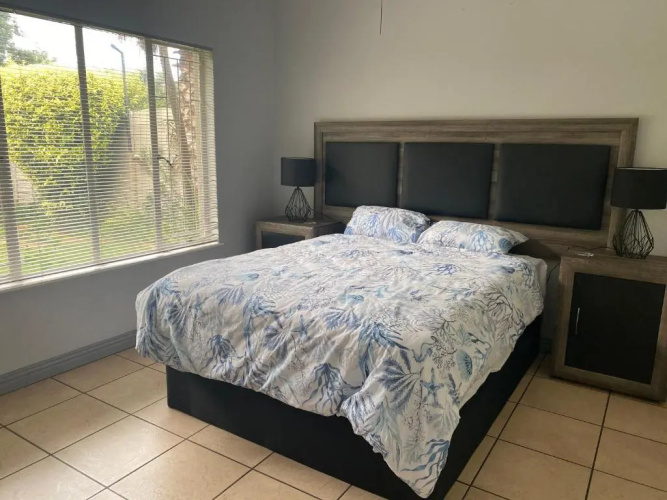 Private 3 bedroom 3kms away from Emerald Casino