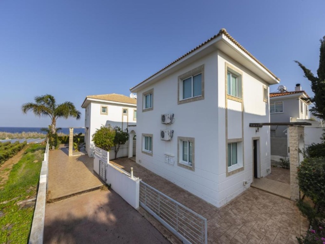 3 Bedrooms Villa