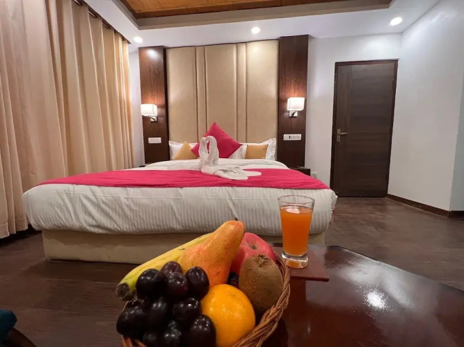 Hotel Riviera By Mount view