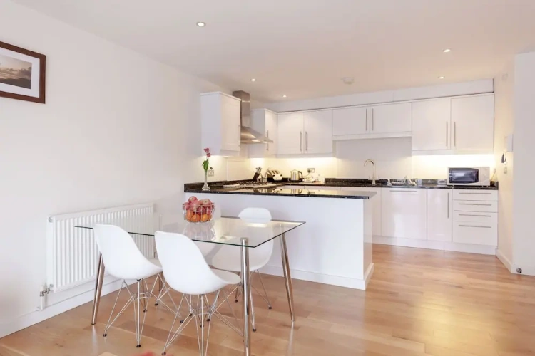2 Bedrooms Apartment