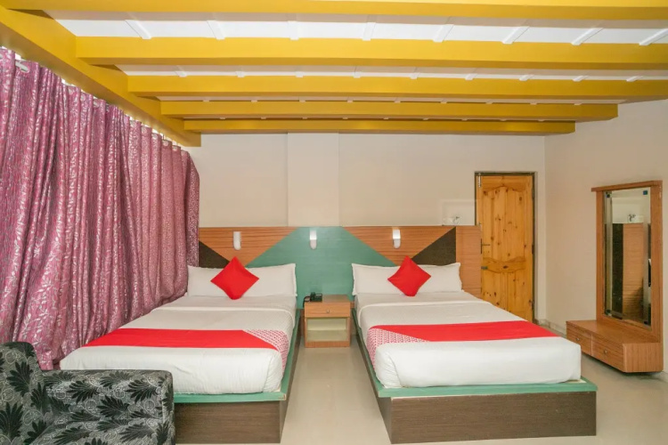 FabExpress Emirates Suites