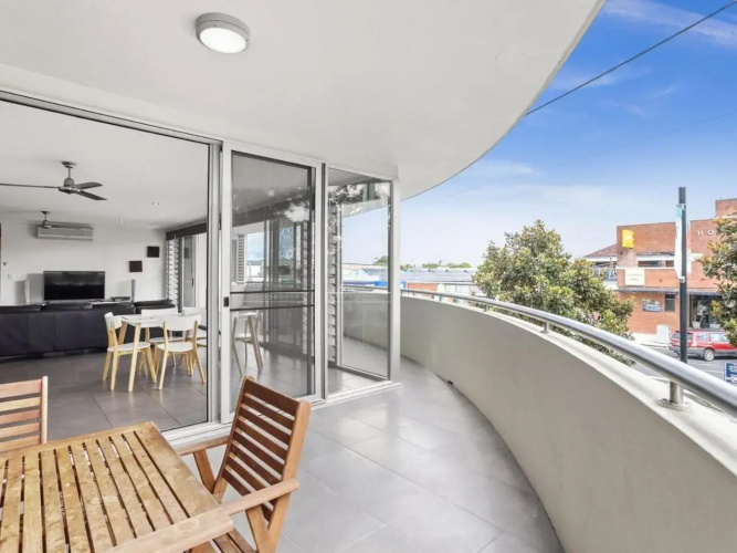 Unit 2 18 OAK STREET
