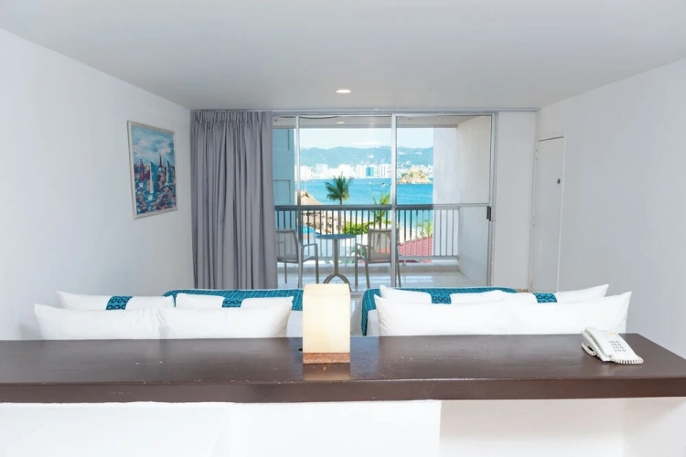 Quadruple Suite with partial sea view