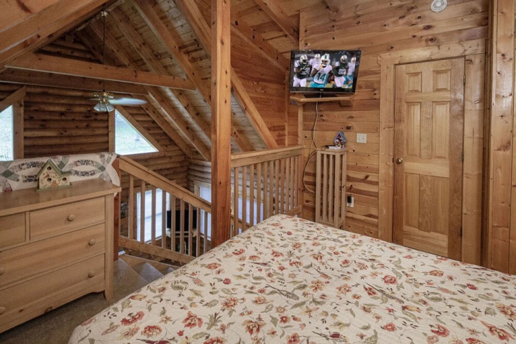Cozy Creekside by Eagles Ridge Resort