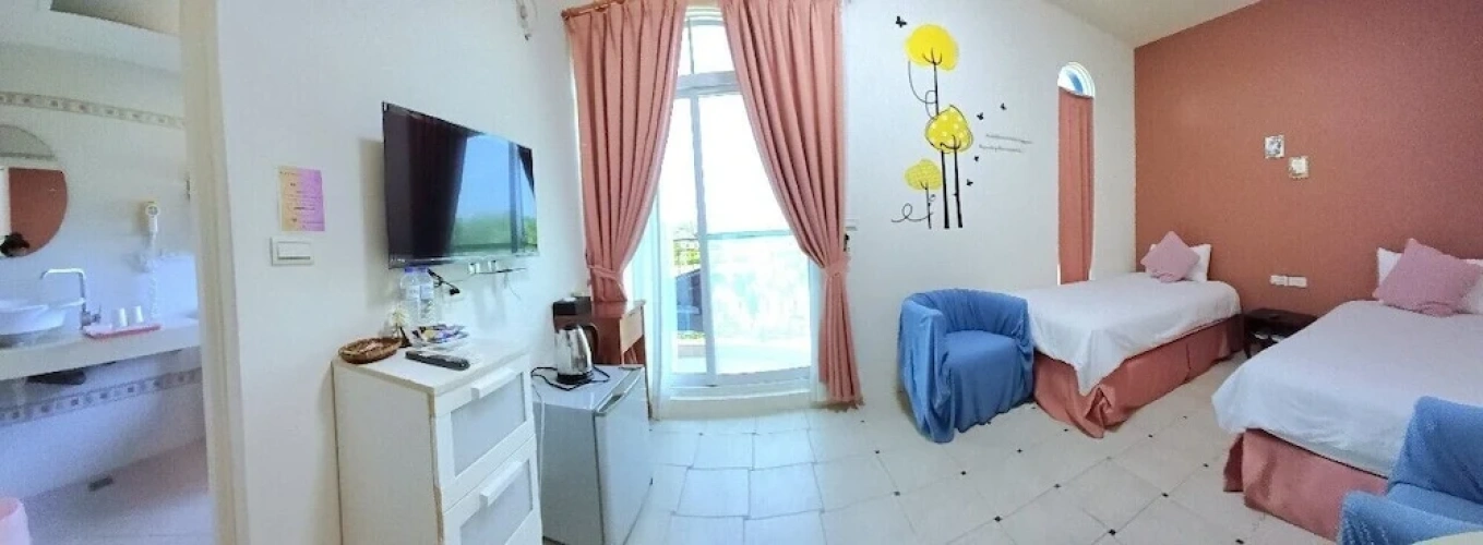 Standard Twin room with balcony