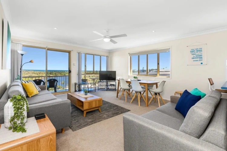 2 Bedrooms Apartment with balcony and with partial ocean view