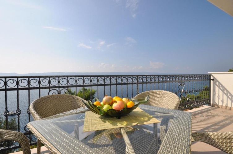 2 Bedrooms Apartment with balcony and with sea view