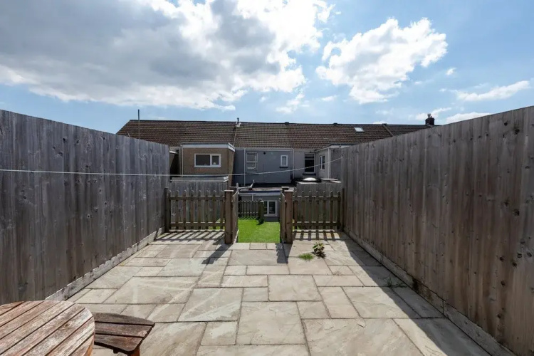 Bright 3-bed Swansea House + Parking