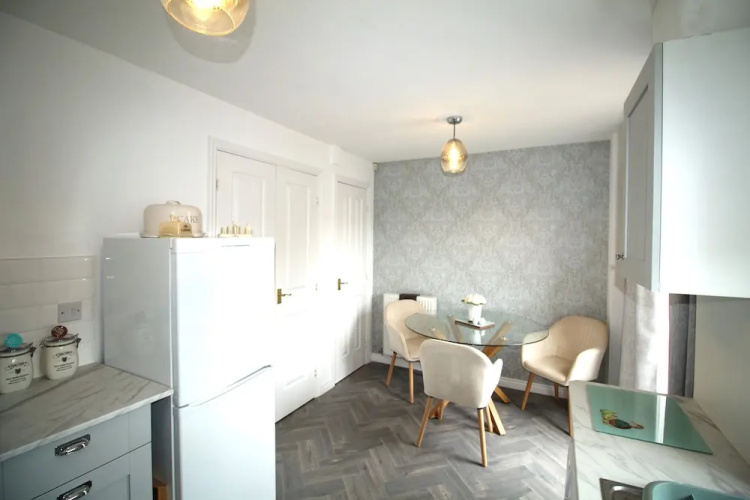 2 Bed House - Large Garden - Pet Friendly