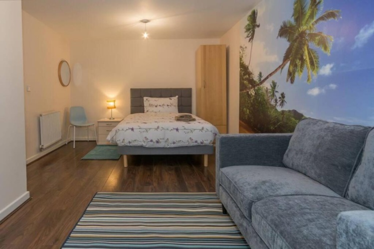 4 Bedrooms Cottage