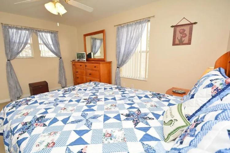 324AL Sunjammer 4 Br villa by RedAwning