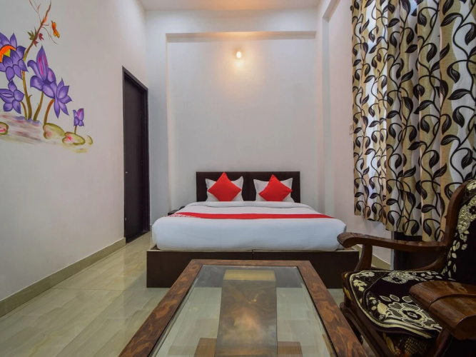 OYO 10682 Hotel Blue Lotus