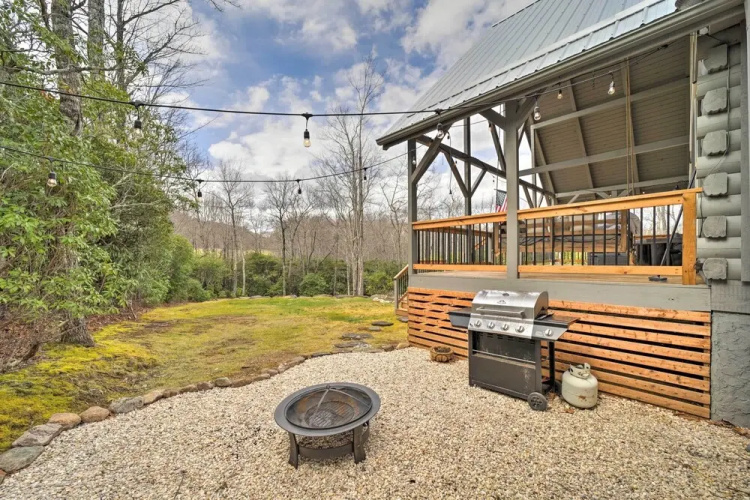 Deck + Fire Pits: Lake Toxaway Getaway!