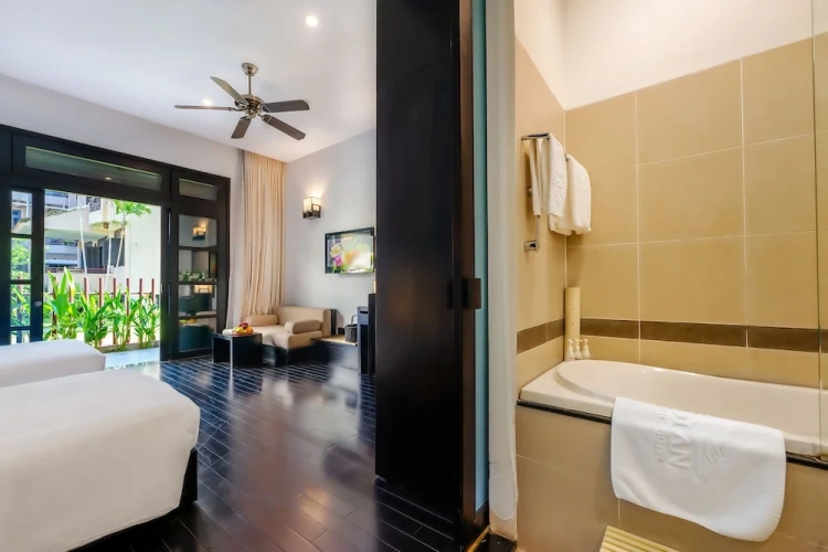 Basement Junior Suite with garden view