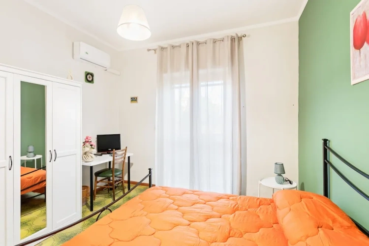 4 Bedrooms Apartment
