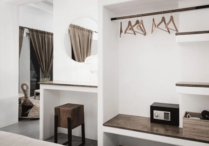 Bianco Diverso Suites