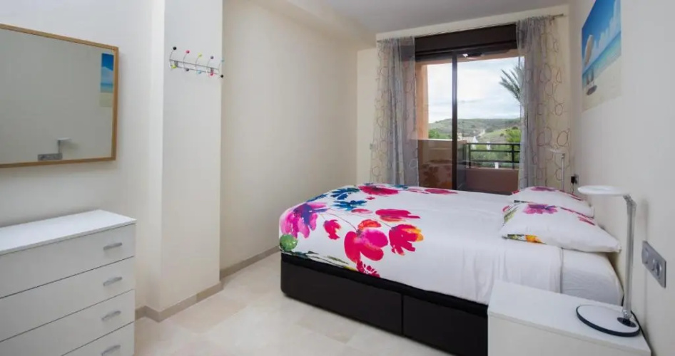 Spacious two bedroom apartment 1012