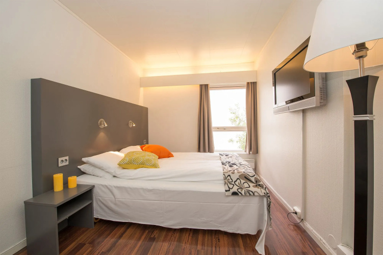 Enter Viking Hotel