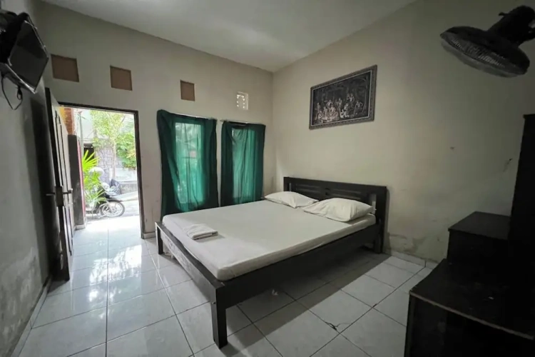 Economy room
