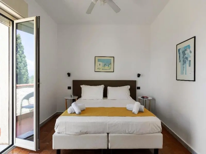Standard Triple room with balcony