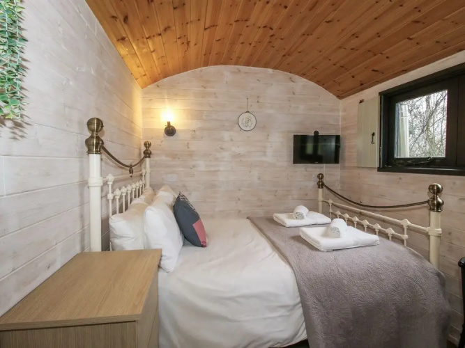Aston - Shepherd Hut