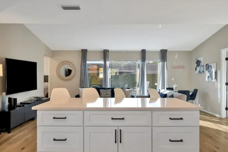 Heated Pool 3b 2b Home 10 Mins to Beach