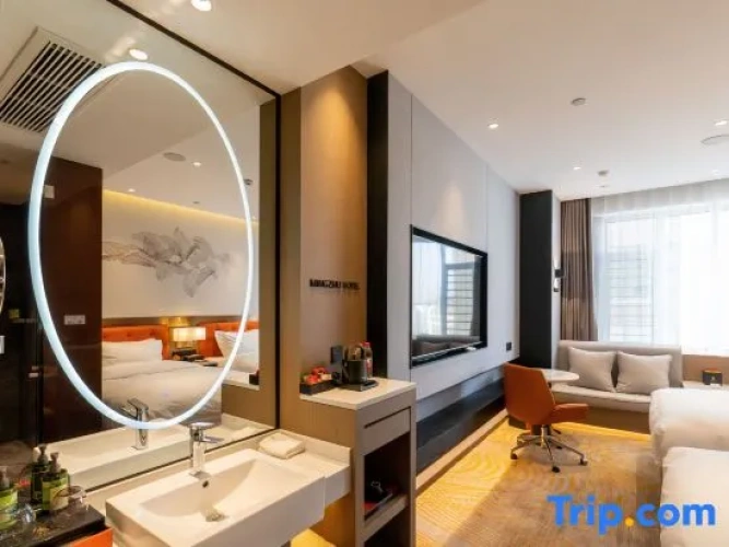 Standard Double room with city view