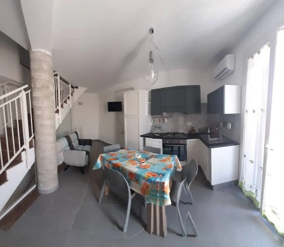 3 Bedrooms Cottage with balcony