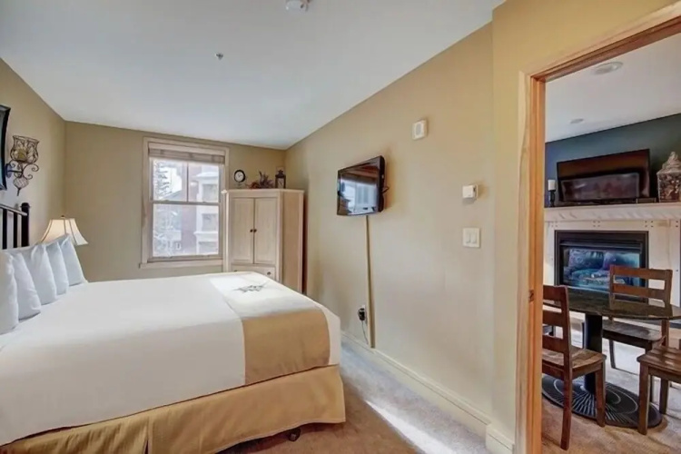 8179 Silver Mill 2 Bedroom Condo by RedAwning