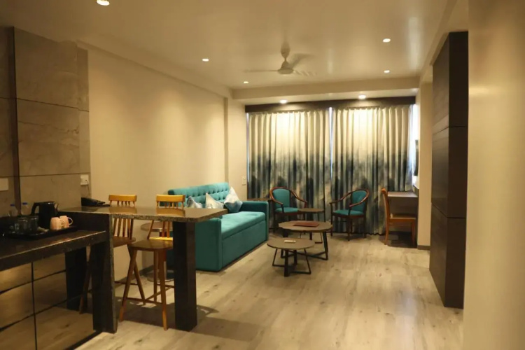 The Excellency by OYO Rooms