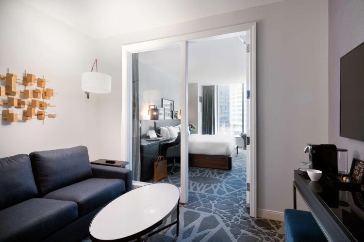 LondonHouse Chicago, Curio Collection by Hilton photo 8