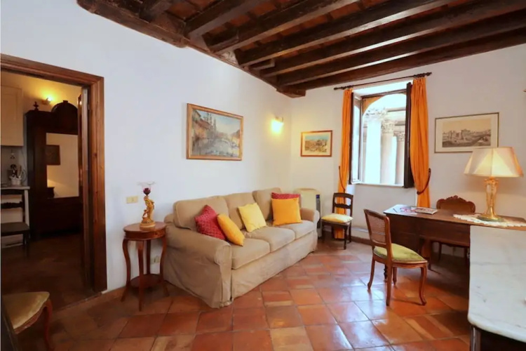 Home On The Pantheon Square