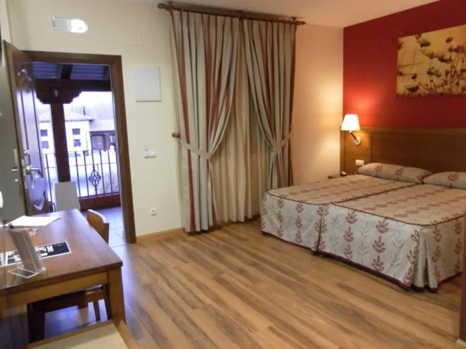 Standard Triple room