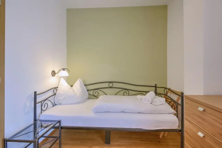 Tranquil Mountain Stay, Central & Sunny