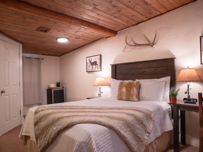 Elkhorn Cabins And Inn