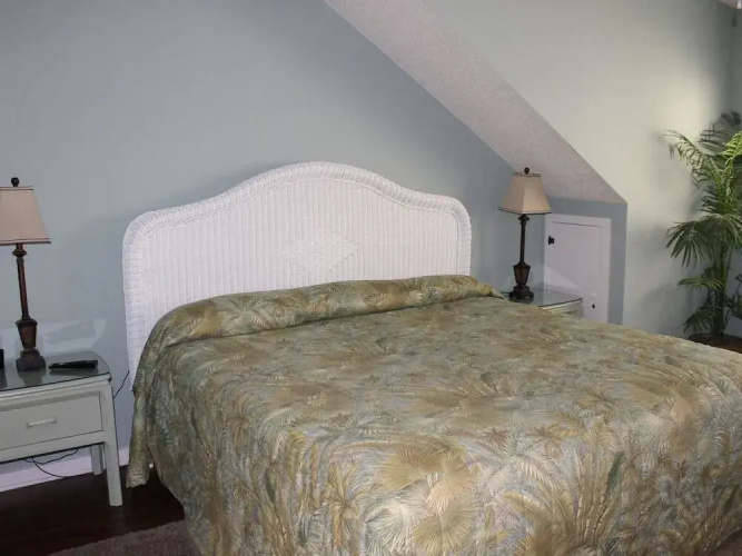 Richmond Park Three-bedroom Apartment 11-D