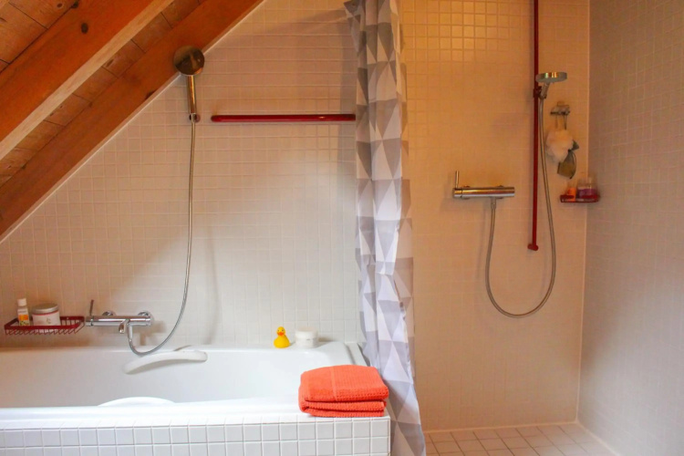 Haus am Wasserfall