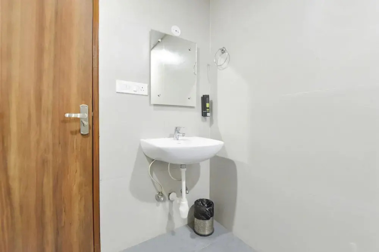 Fabhotel Lfc