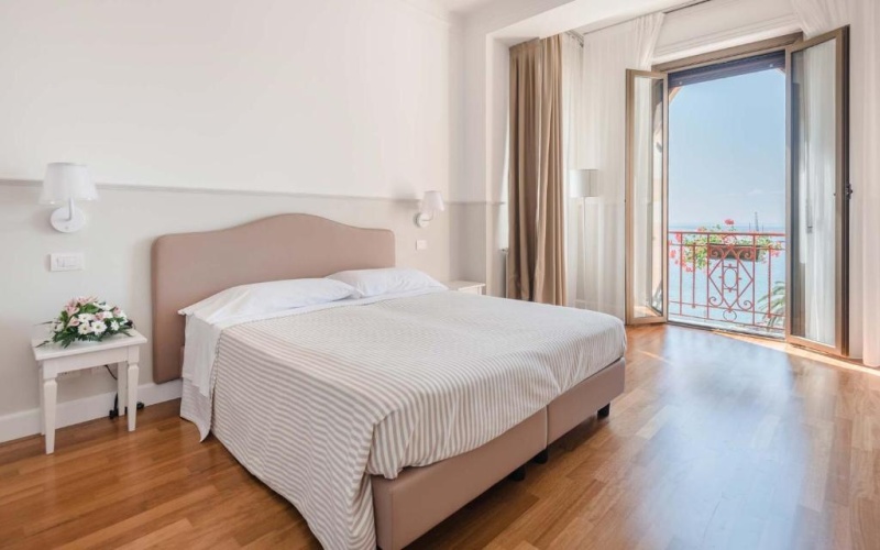 Triple room with sea view