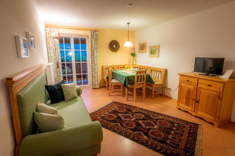 3 Bedrooms Apartment