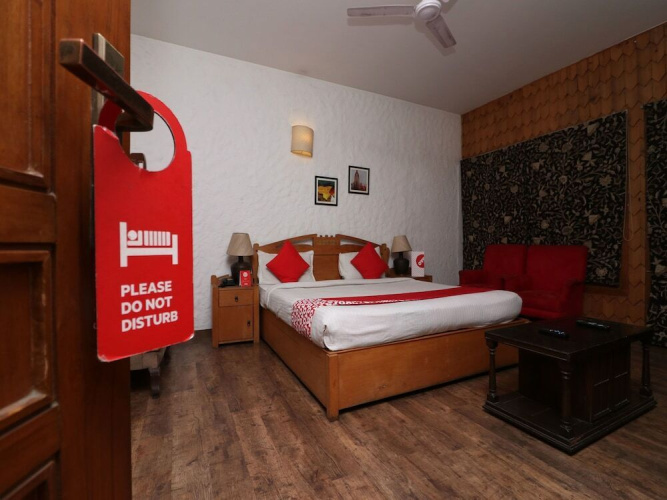 FabHotel Pearl Villas Sector 31