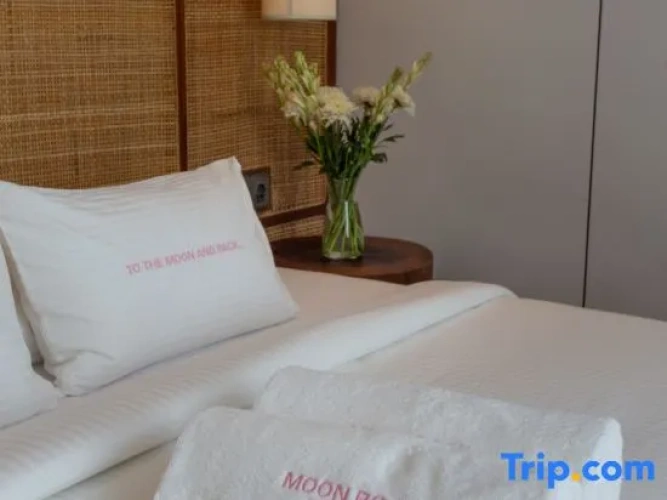 2 Bedrooms Villa