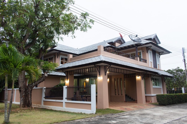 4 Bedrooms Villa