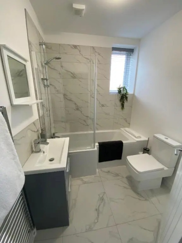 HU-Thirteen Apt One - Sleeps 4
